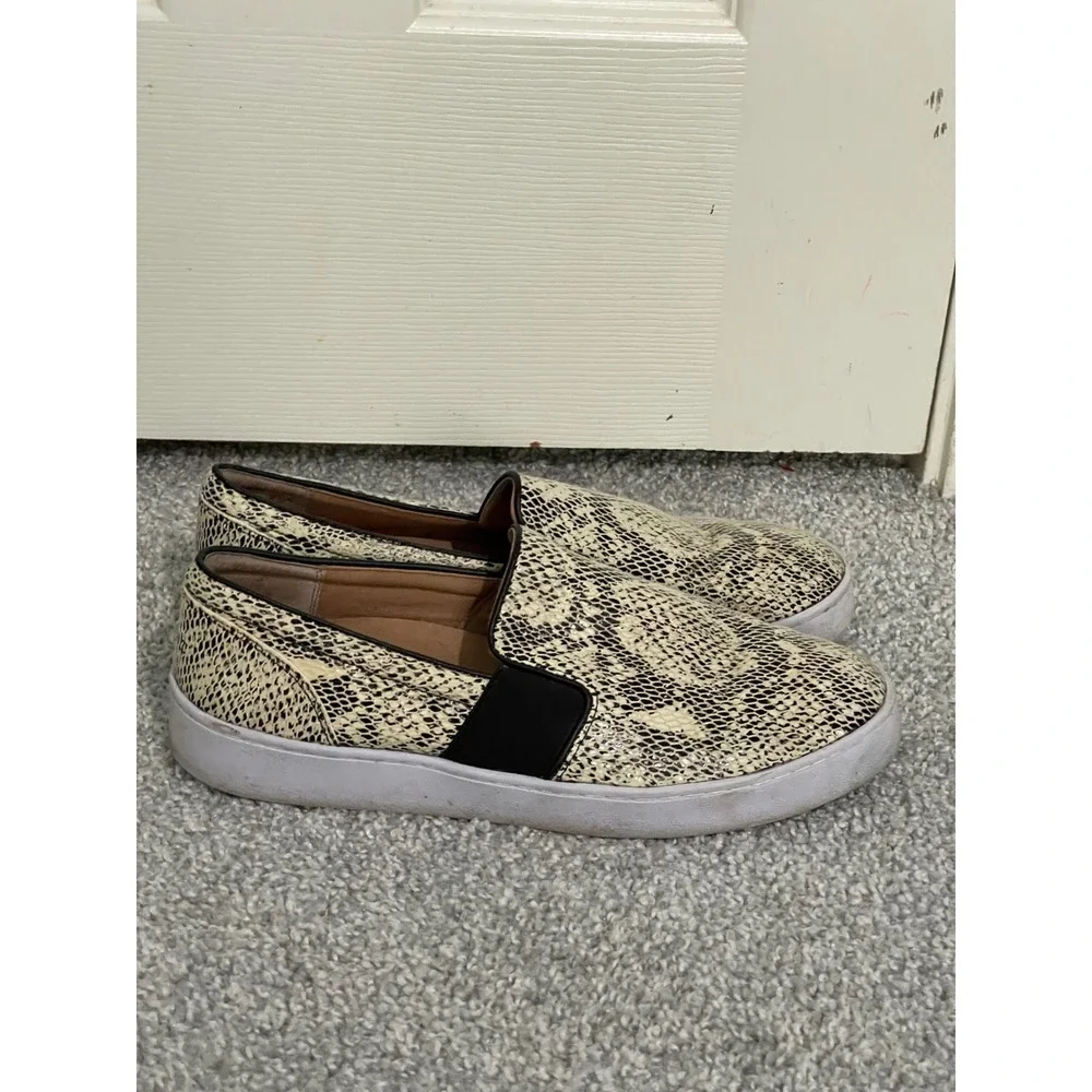 Vionic Demetra Snakeskin Slip On Sneakers Cream Black Leather Womens 9 Orthotic